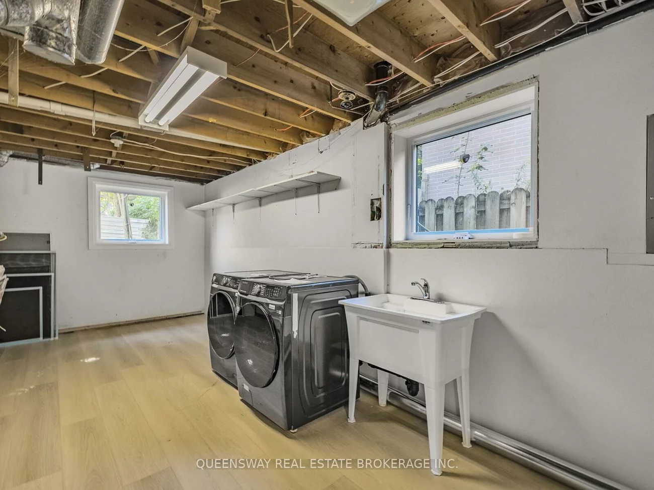 1128, Pinegrove, 1020 - WO West, Oakville