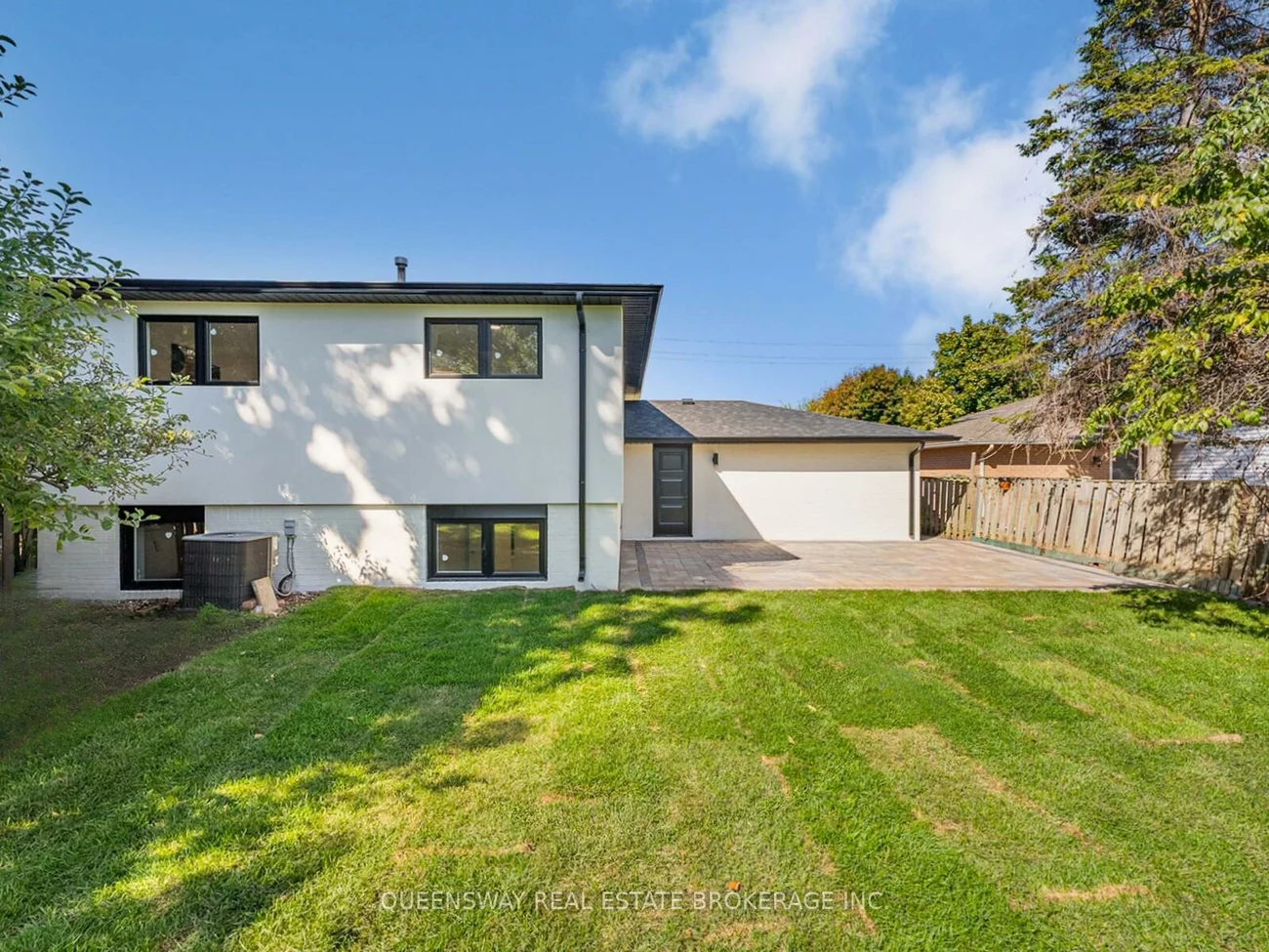 1128, Pinegrove, 1020 - WO West, Oakville