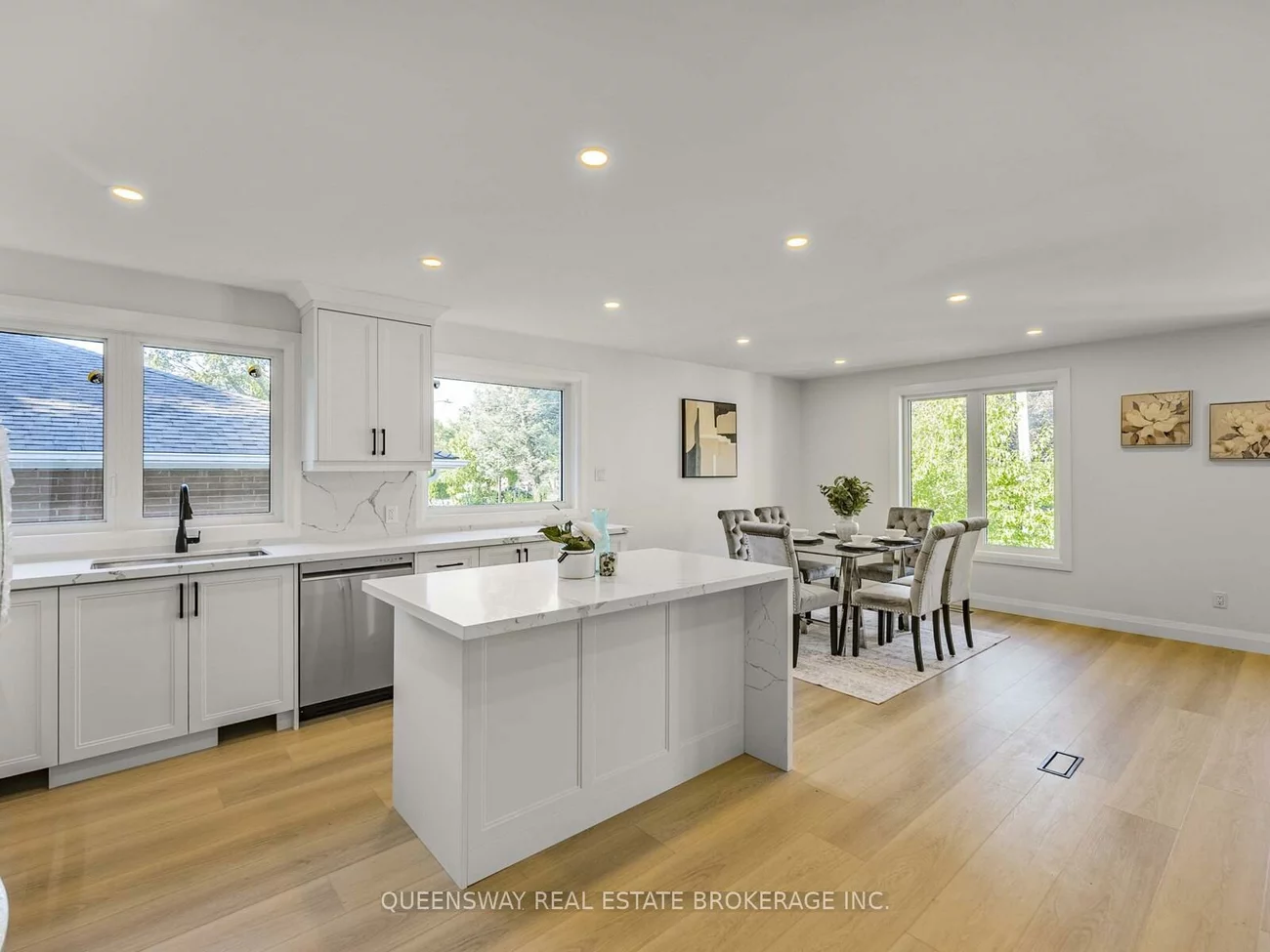 1128, Pinegrove, 1020 - WO West, Oakville