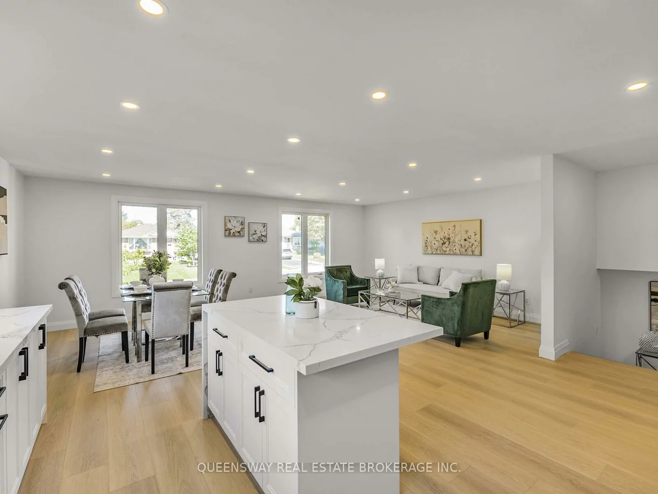 1128, Pinegrove, 1020 - WO West, Oakville