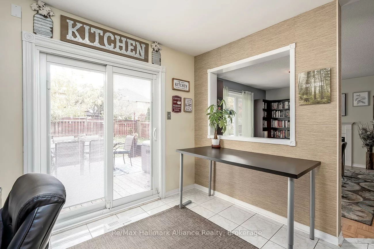 2411, East Gate, 1015 - RO River Oaks, Oakville