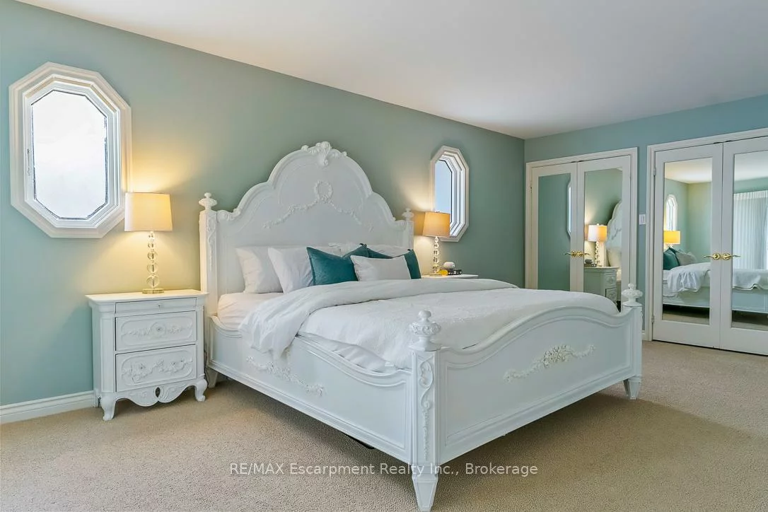 2372, Carrington, 1006 - FD Ford, Oakville