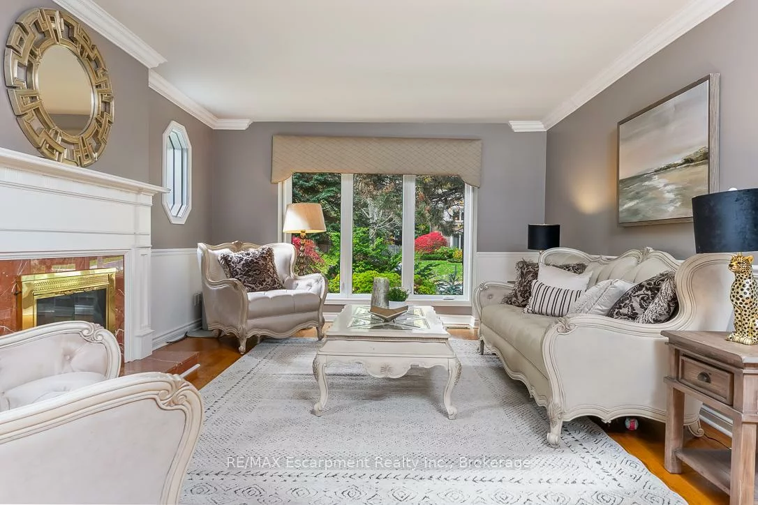 2372, Carrington, 1006 - FD Ford, Oakville