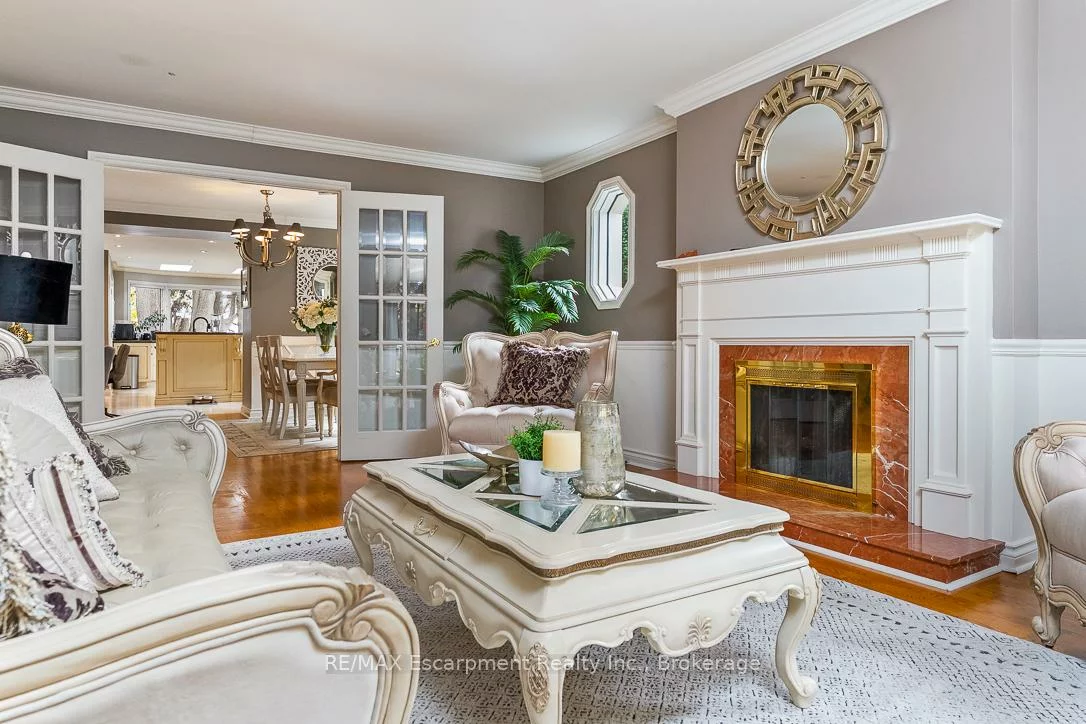 2372, Carrington, 1006 - FD Ford, Oakville