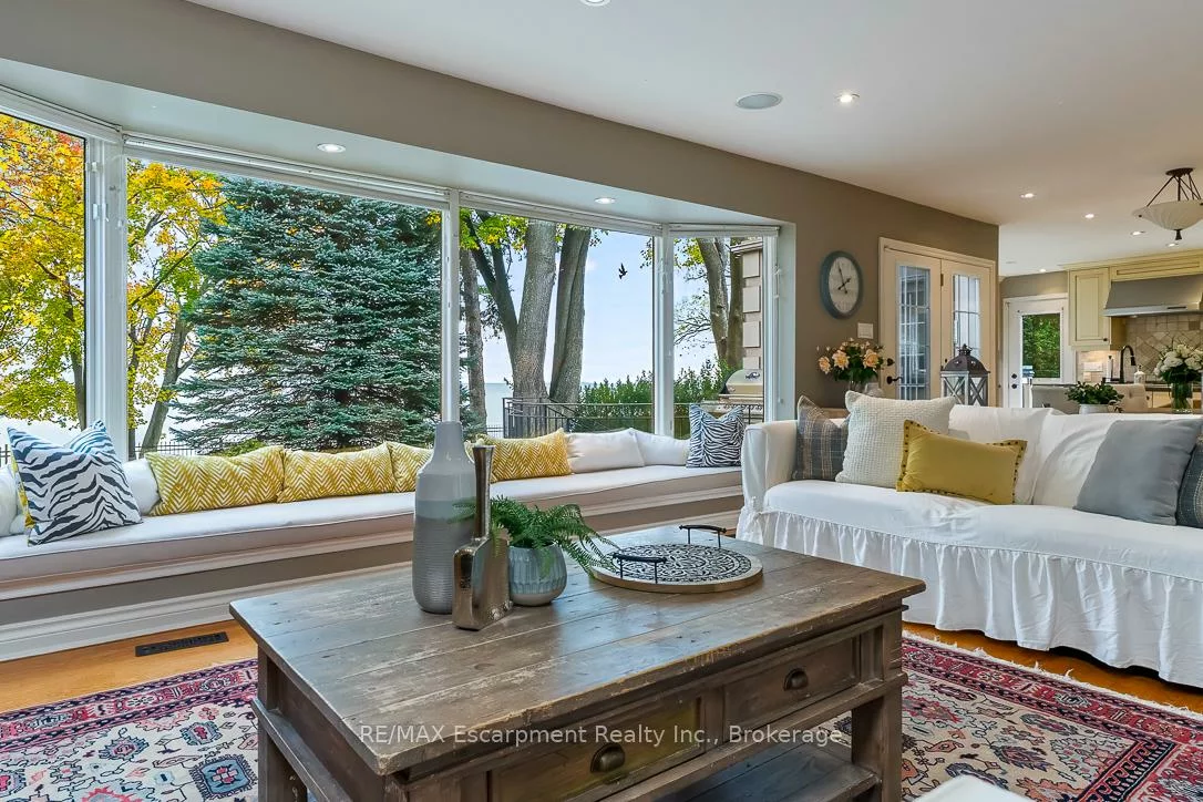 2372, Carrington, 1006 - FD Ford, Oakville