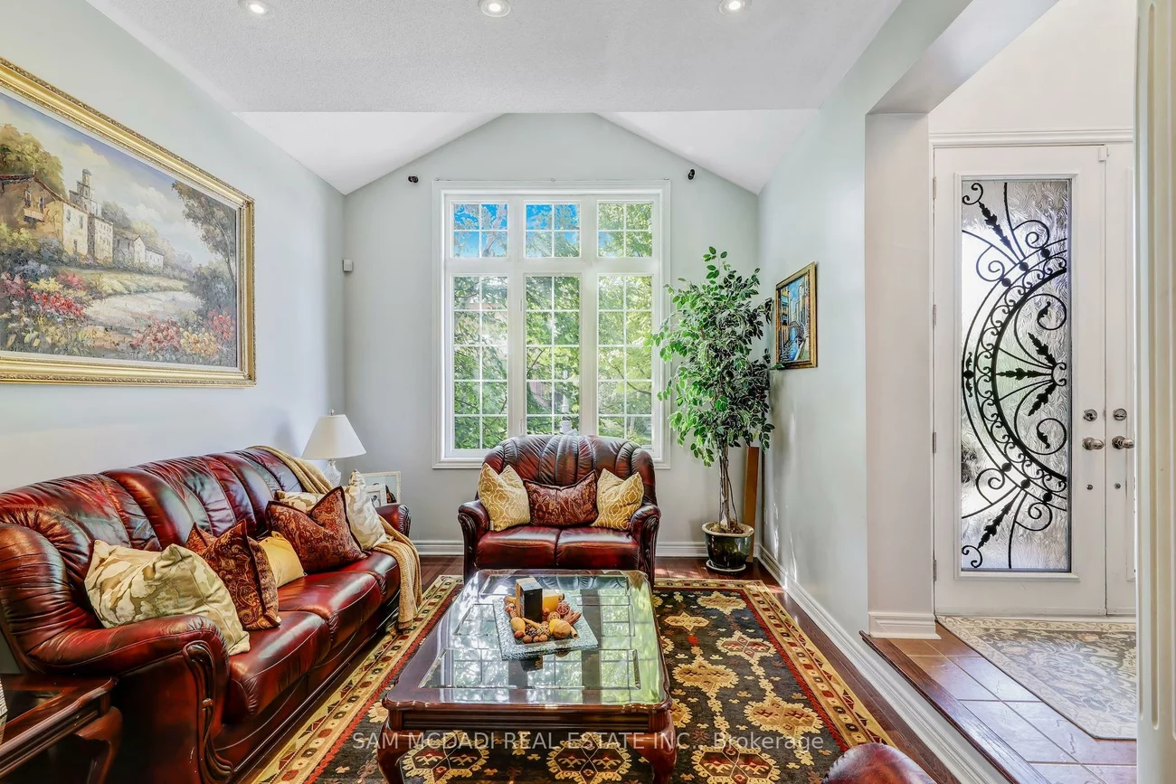 3306, Fox Run, 1001 - BR Bronte, Oakville