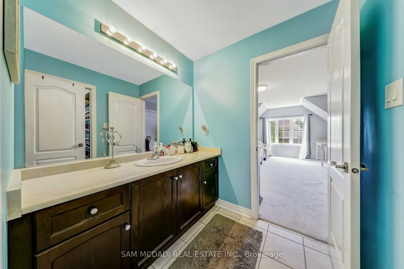 3306, Fox Run, 1001 - BR Bronte, Oakville