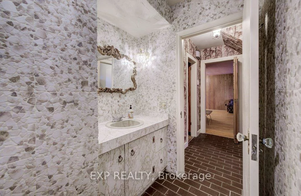 115, Wilson, 1002 - CO Central, Oakville