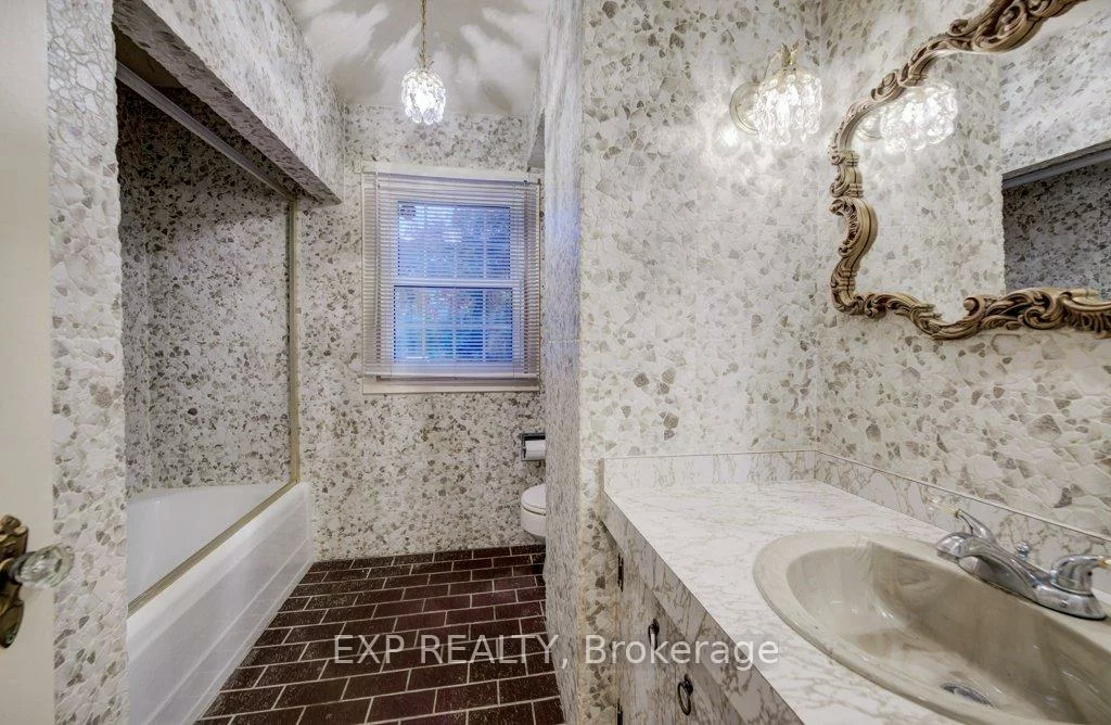 115, Wilson, 1002 - CO Central, Oakville