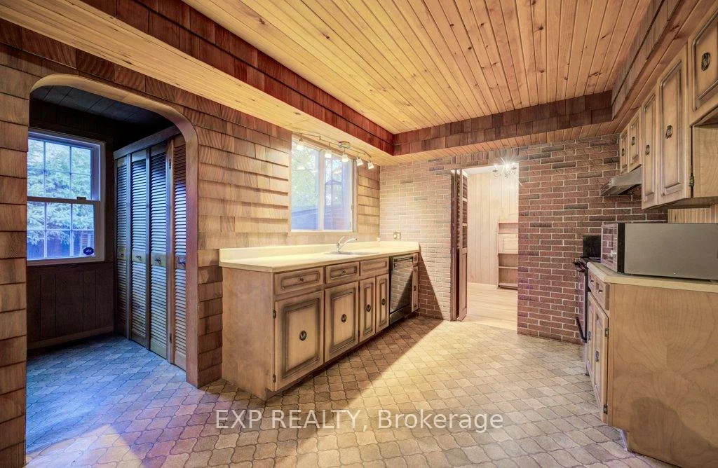 115, Wilson, 1002 - CO Central, Oakville