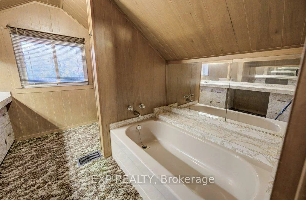 115, Wilson, 1002 - CO Central, Oakville