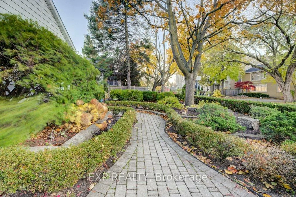 115, Wilson, 1002 - CO Central, Oakville