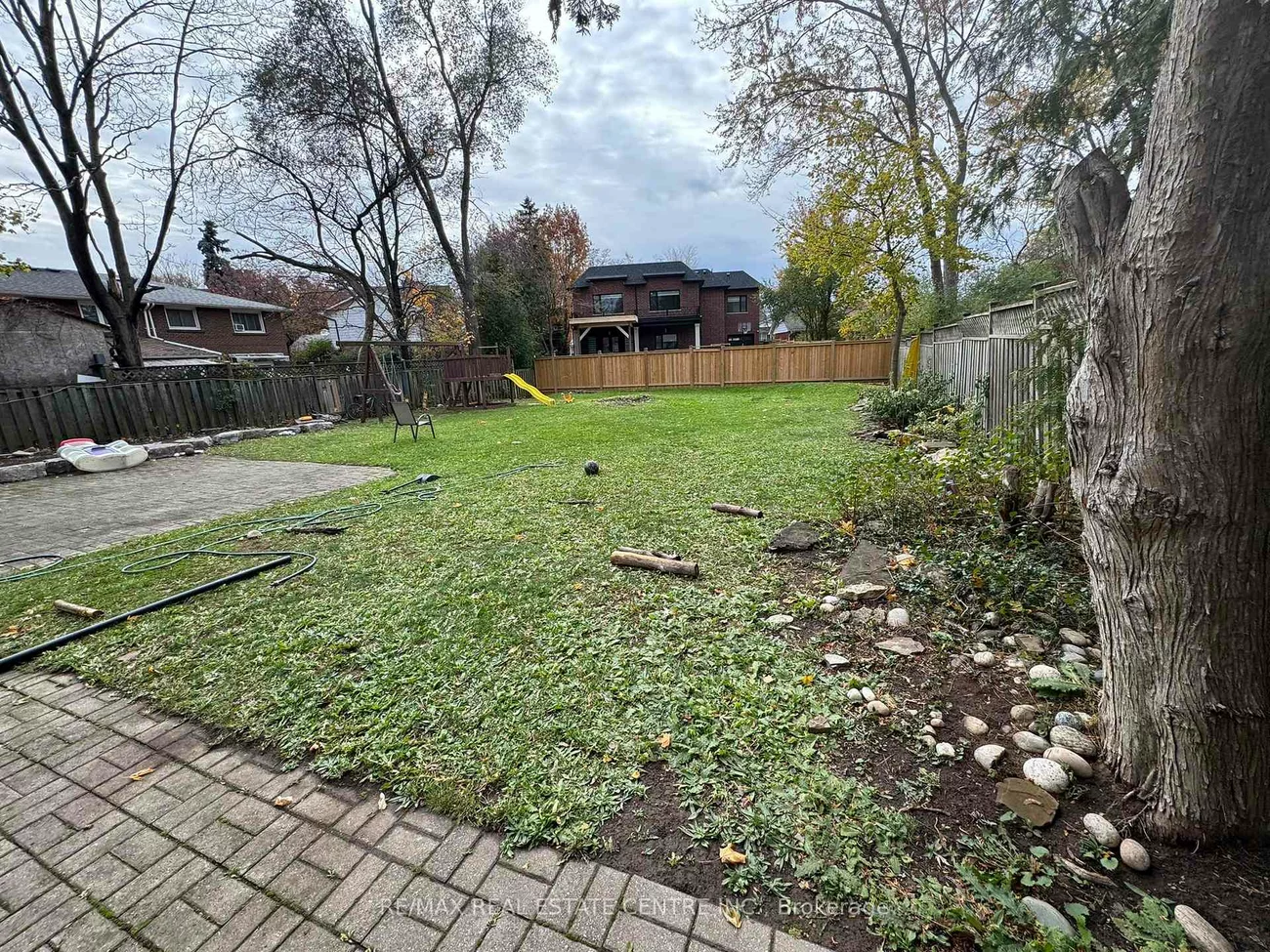 1048, Robarts, 1003 - CP College Park, Oakville