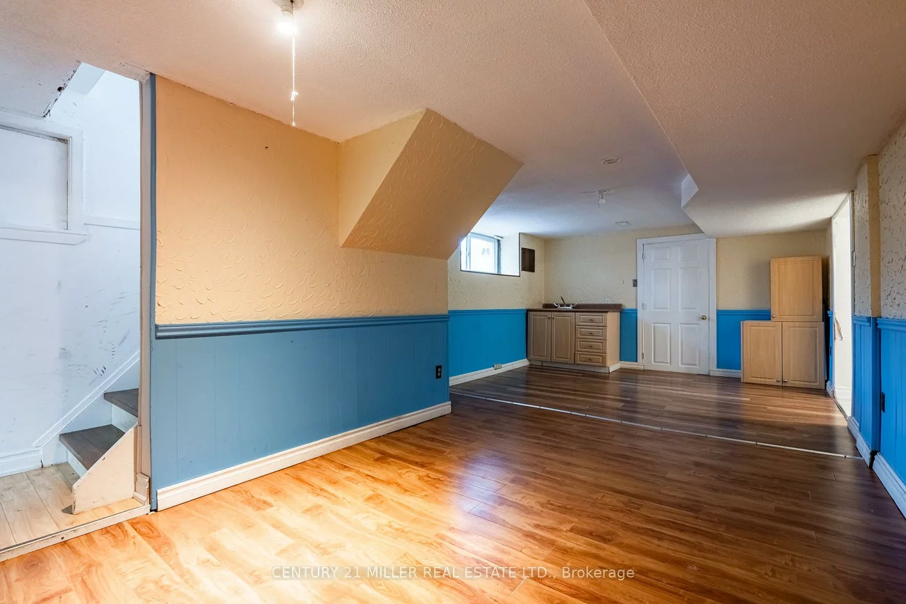 1242, Rebecca, 1017 - SW Southwest, Oakville