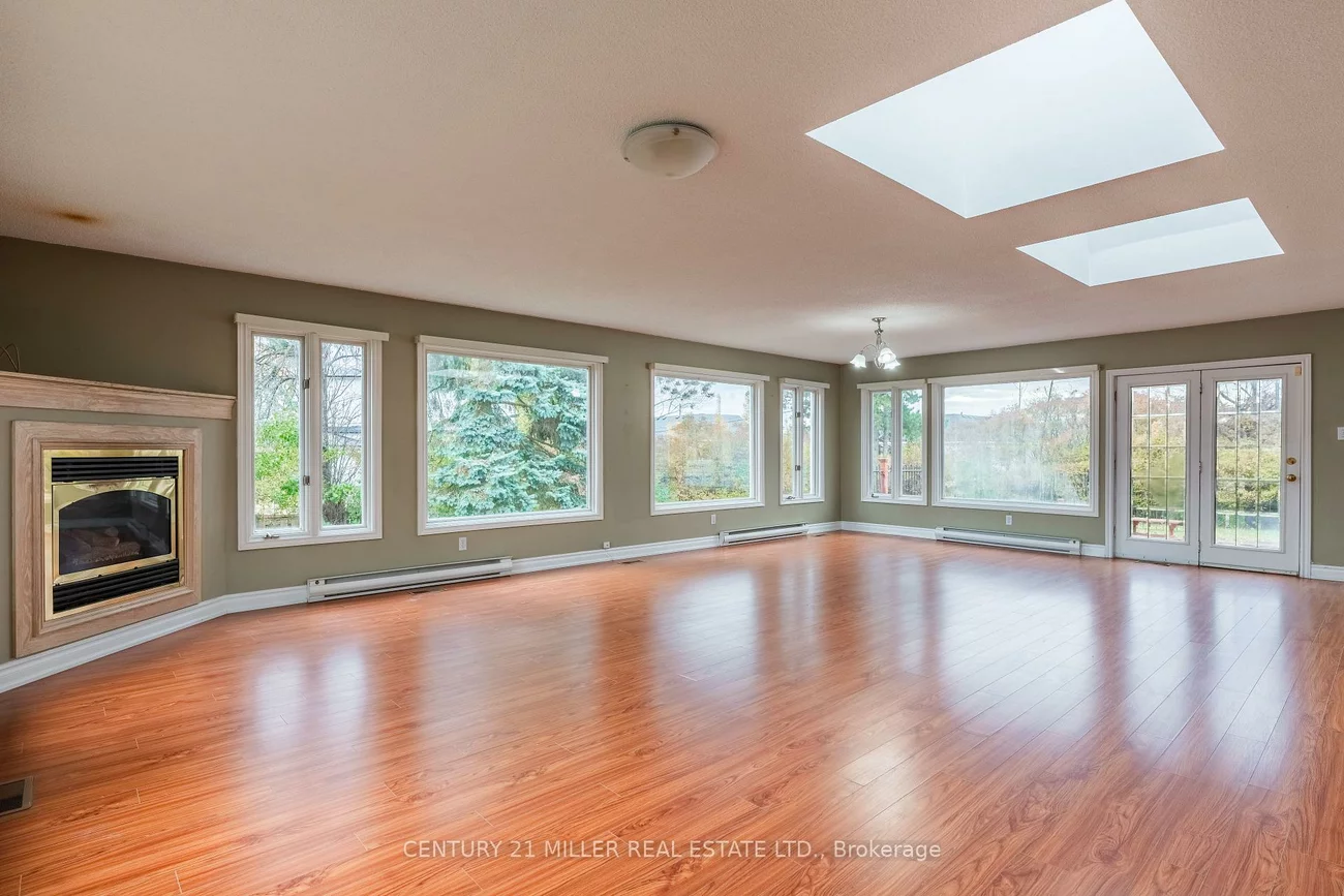 1242, Rebecca, 1017 - SW Southwest, Oakville