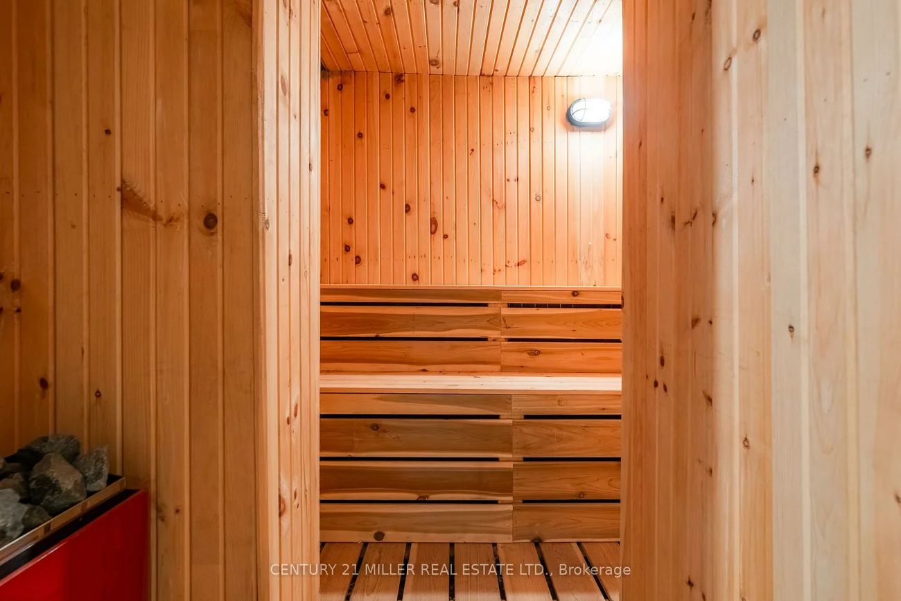 1242, Rebecca, 1017 - SW Southwest, Oakville