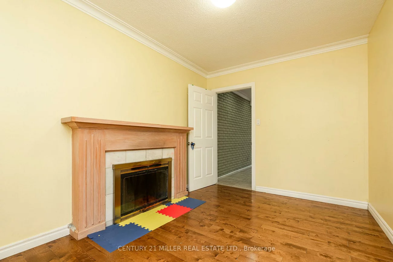 1242, Rebecca, 1017 - SW Southwest, Oakville