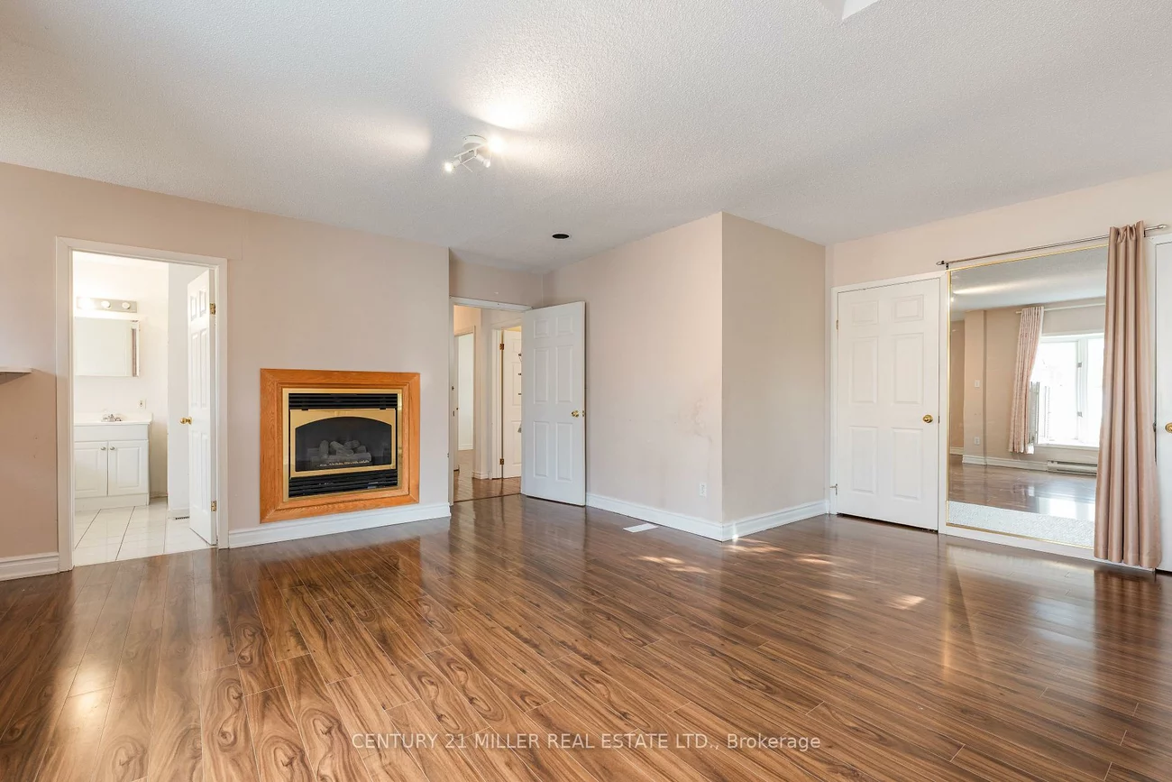 1242, Rebecca, 1017 - SW Southwest, Oakville