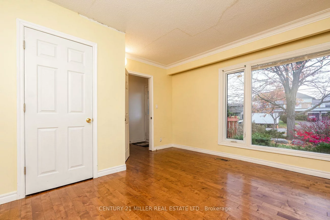 1242, Rebecca, 1017 - SW Southwest, Oakville