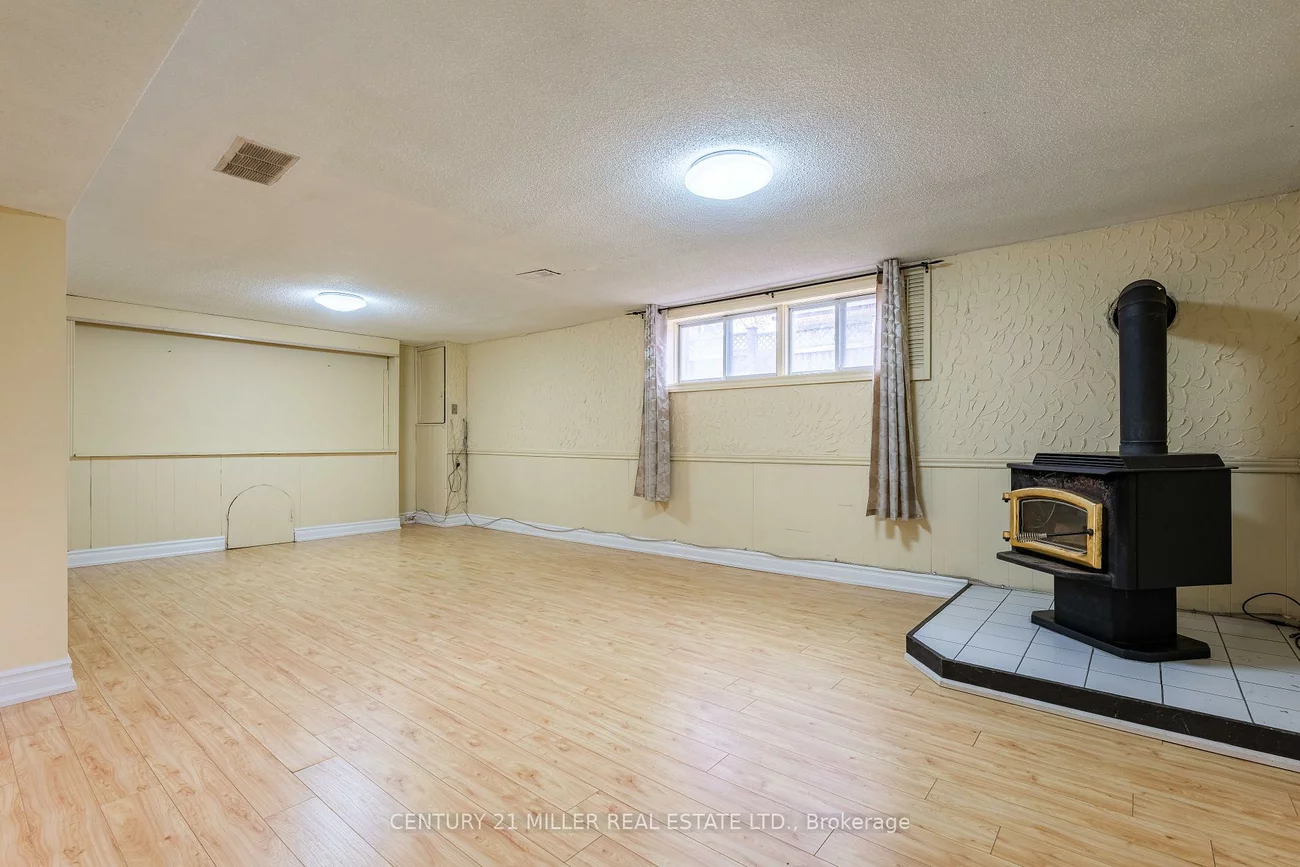 1242, Rebecca, 1017 - SW Southwest, Oakville