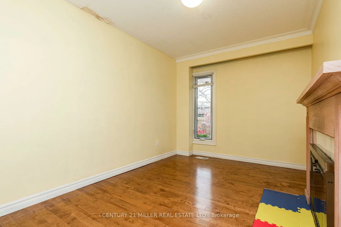 1242, Rebecca, 1017 - SW Southwest, Oakville