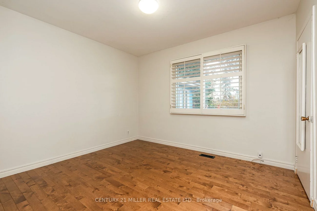 1242, Rebecca, 1017 - SW Southwest, Oakville