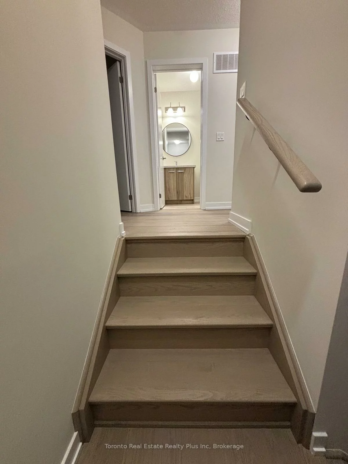 1341, Kaniv, 1012 - NW Northwest, Oakville