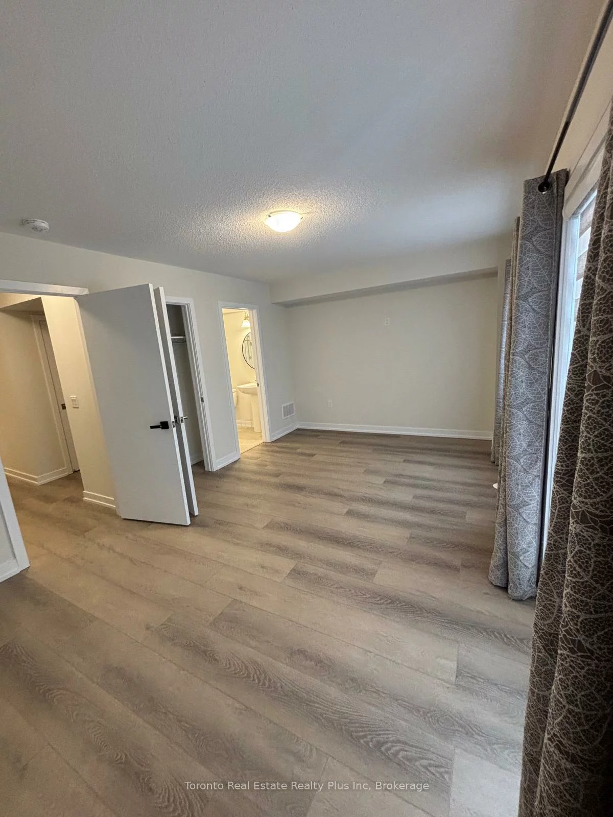 1341, Kaniv, 1012 - NW Northwest, Oakville