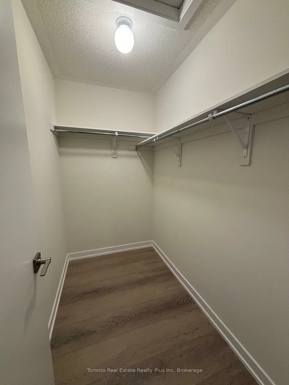 1341, Kaniv, 1012 - NW Northwest, Oakville