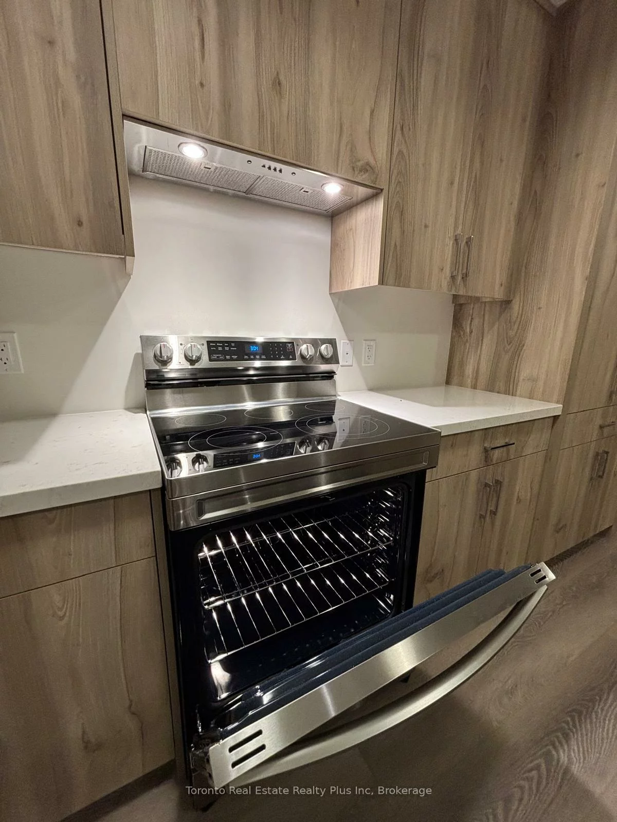 1341, Kaniv, 1012 - NW Northwest, Oakville