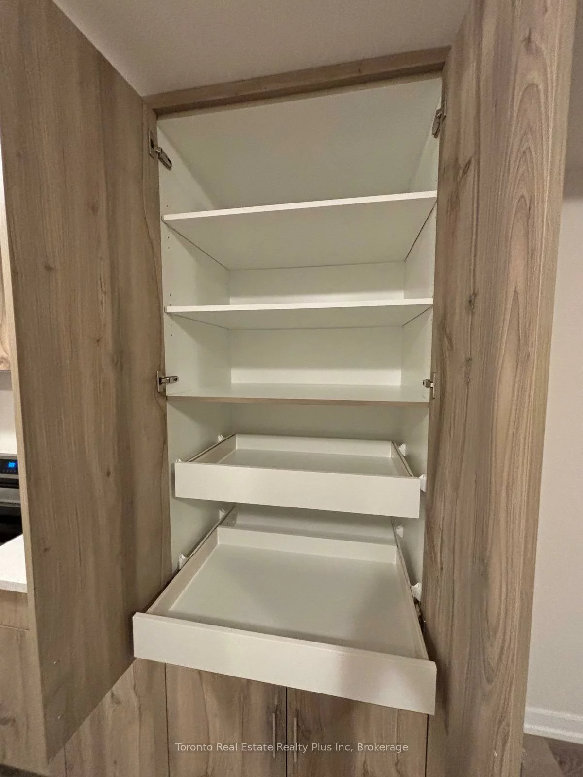 1341, Kaniv, 1012 - NW Northwest, Oakville