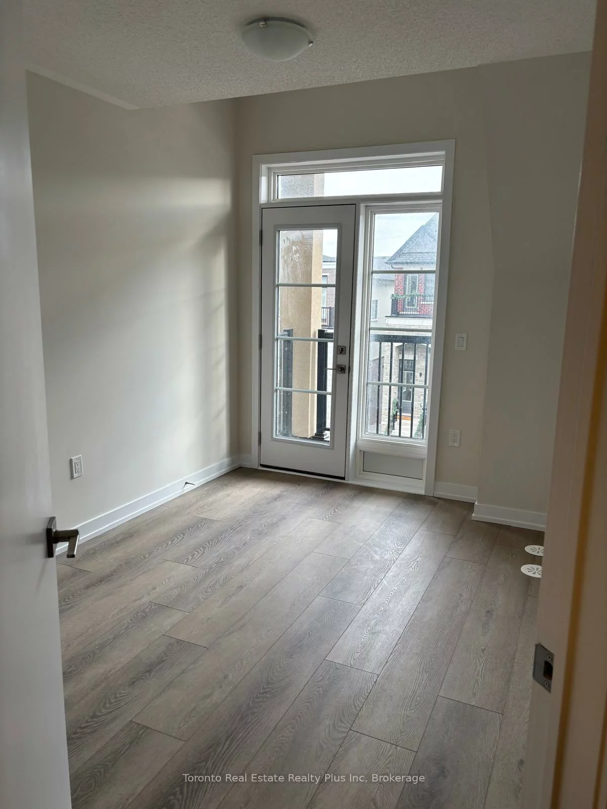 1341, Kaniv, 1012 - NW Northwest, Oakville