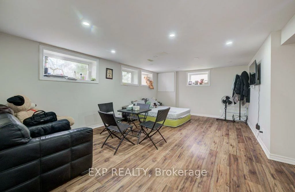 1361, Stanbury, 1020 - WO West, Oakville