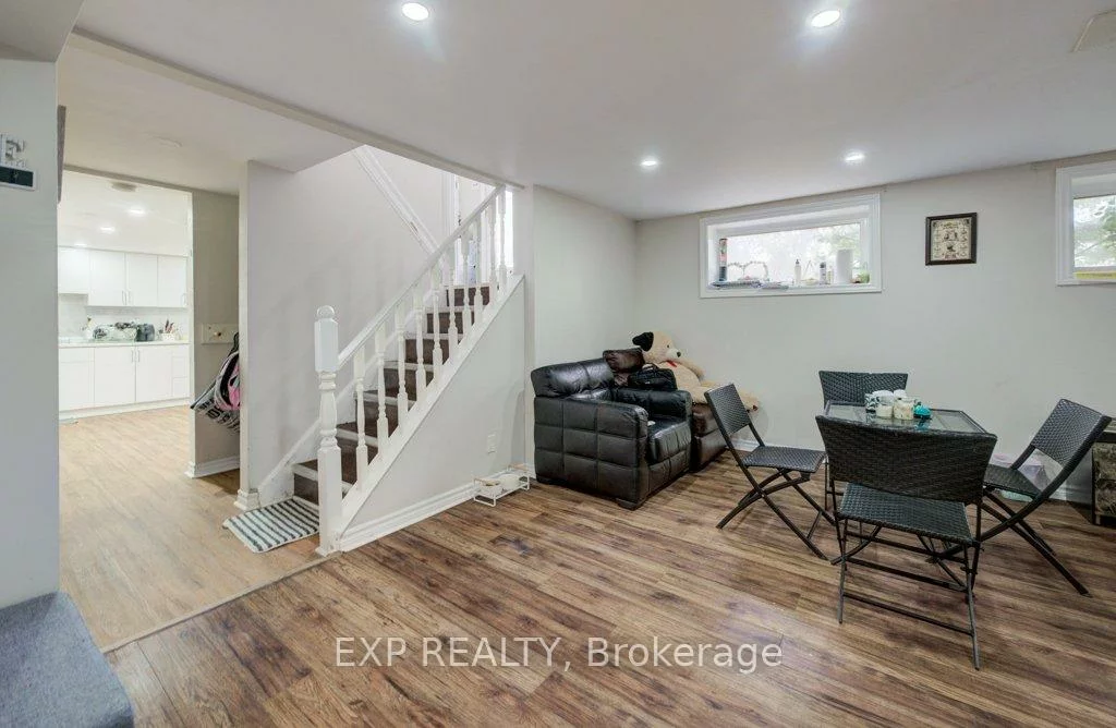 1361, Stanbury, 1020 - WO West, Oakville