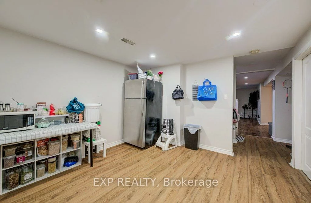 1361, Stanbury, 1020 - WO West, Oakville