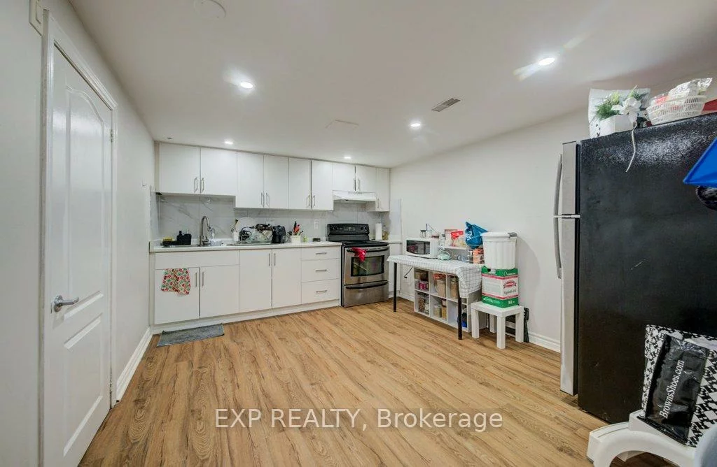 1361, Stanbury, 1020 - WO West, Oakville