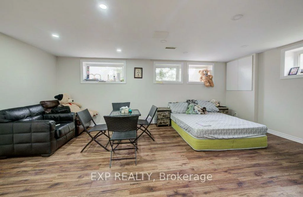 1361, Stanbury, 1020 - WO West, Oakville