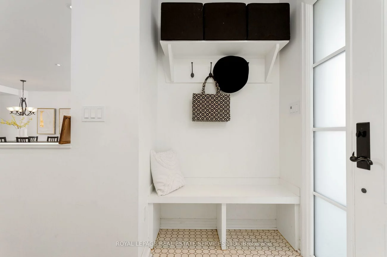 2088, Saxon, 1020 - WO West, Oakville