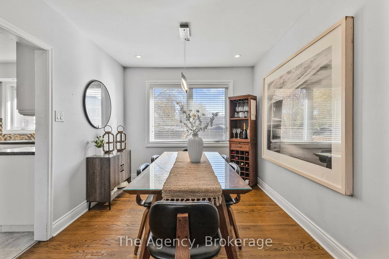 496, Pineland, 1020 - WO West, Oakville