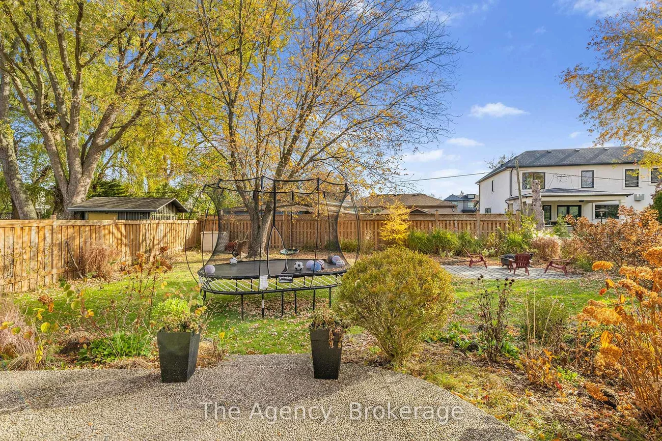 496, Pineland, 1020 - WO West, Oakville