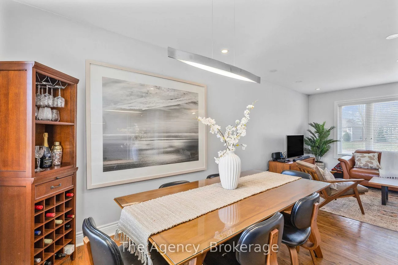 496, Pineland, 1020 - WO West, Oakville