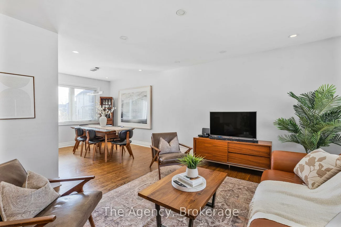 496, Pineland, 1020 - WO West, Oakville