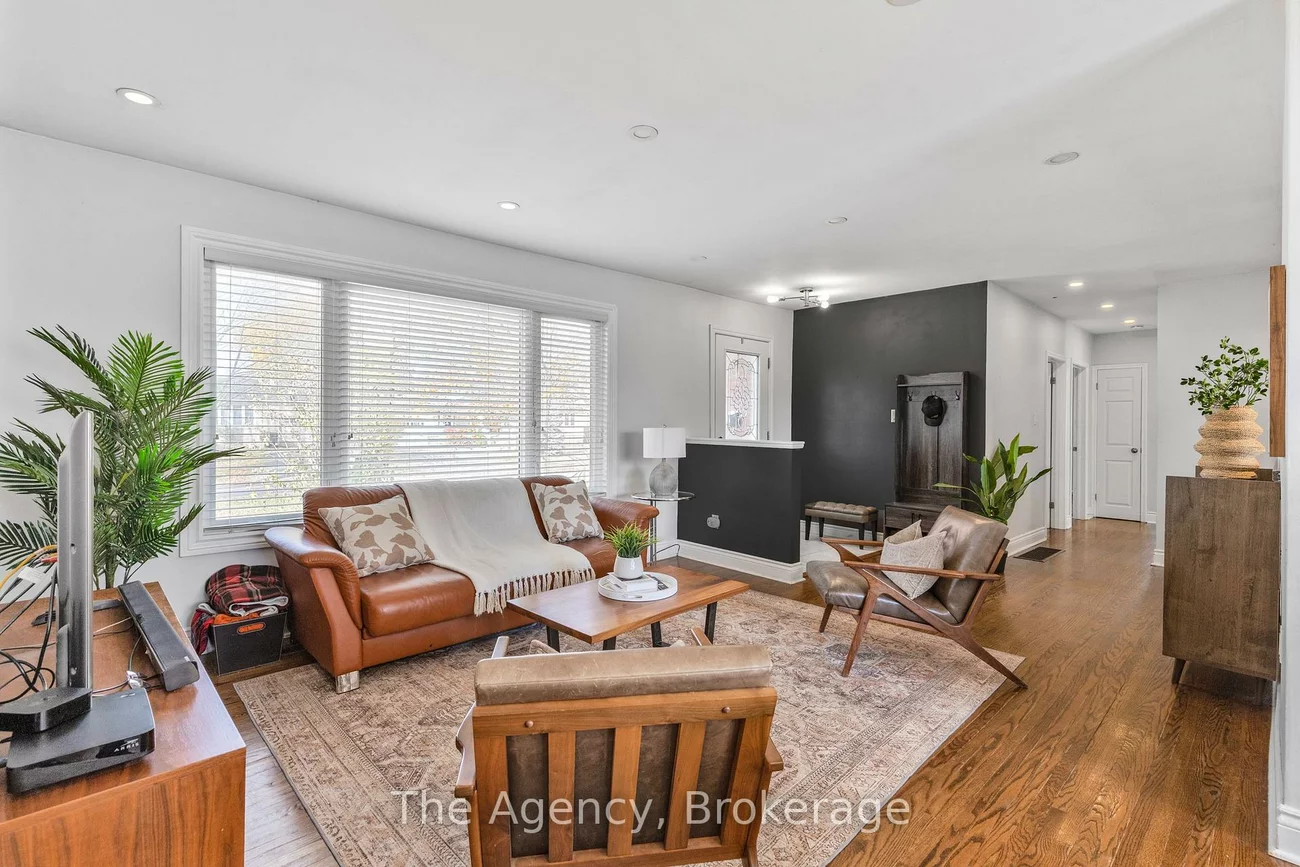 496, Pineland, 1020 - WO West, Oakville