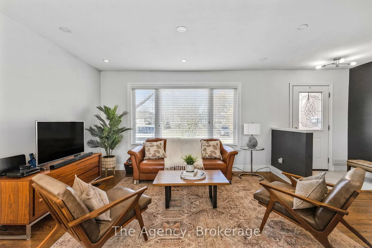 496, Pineland, 1020 - WO West, Oakville