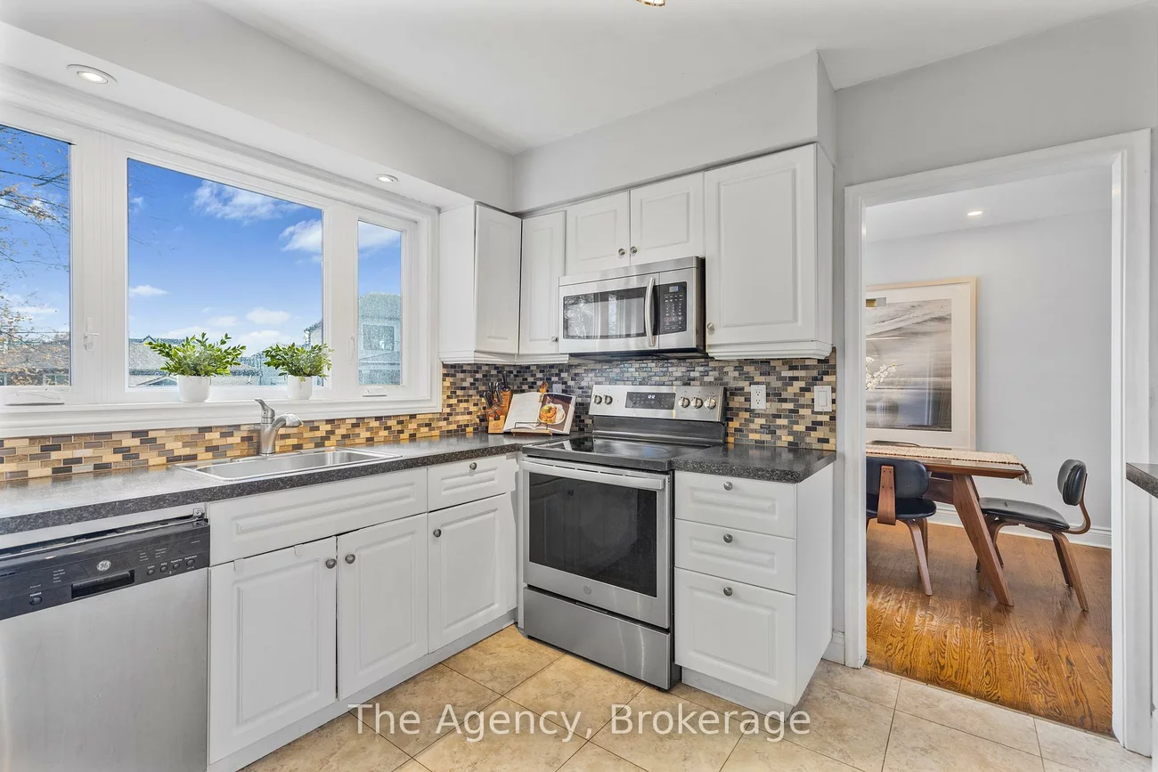 496, Pineland, 1020 - WO West, Oakville