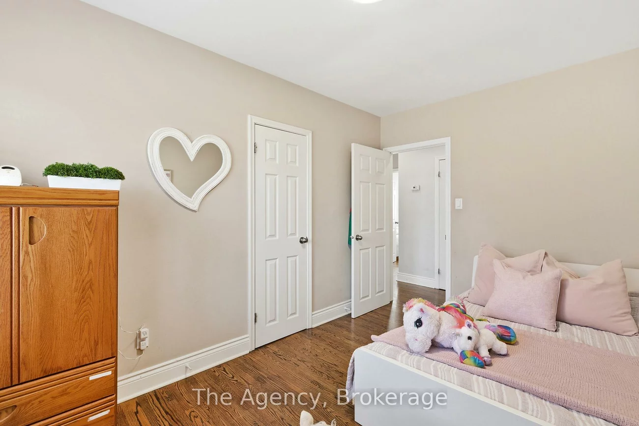 496, Pineland, 1020 - WO West, Oakville