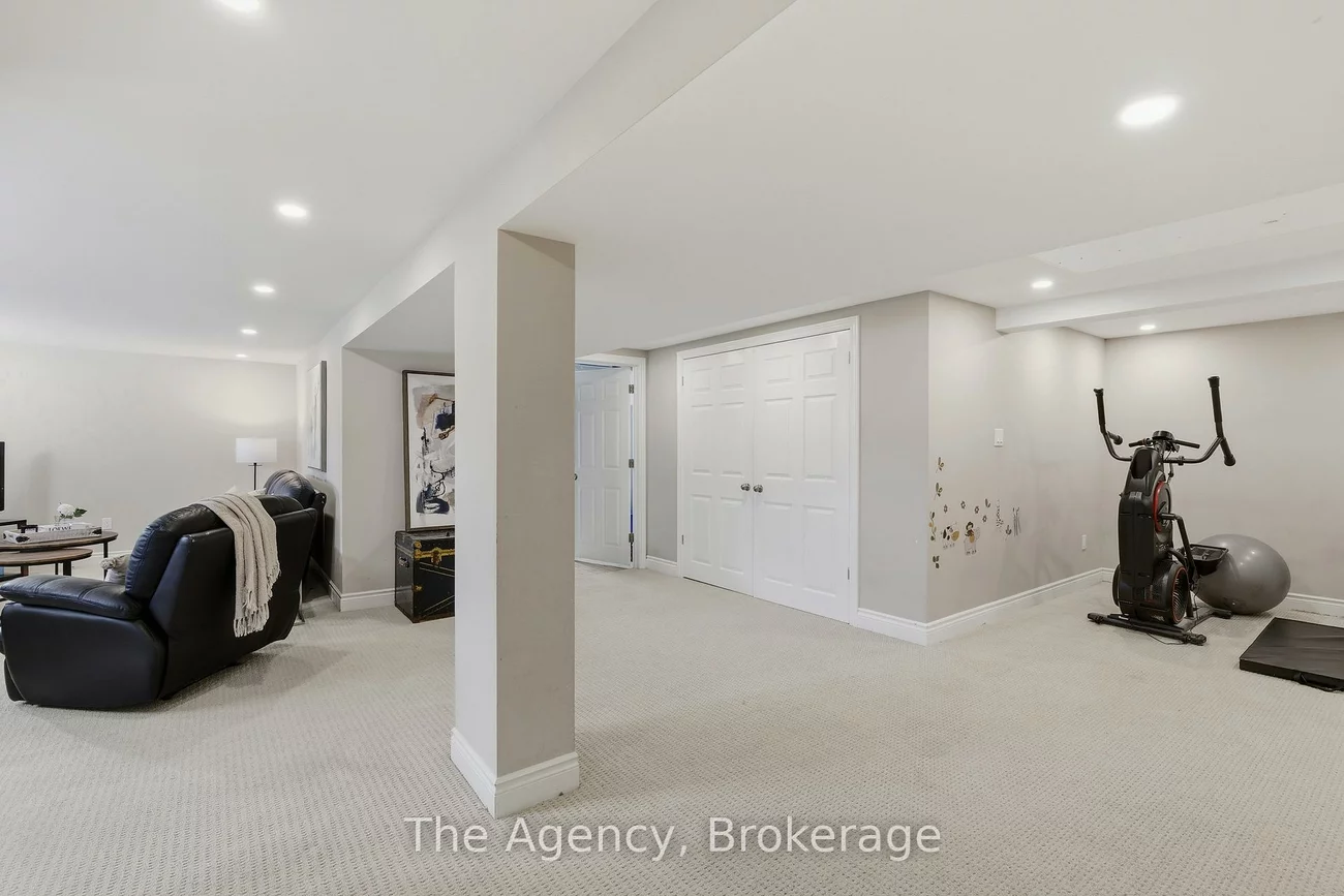 496, Pineland, 1020 - WO West, Oakville