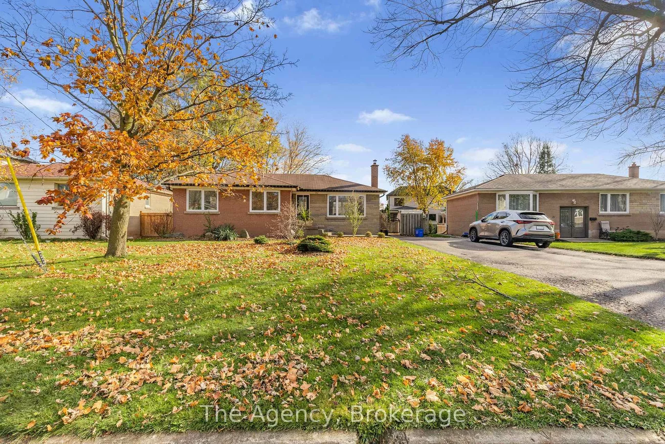 496, Pineland, 1020 - WO West, Oakville