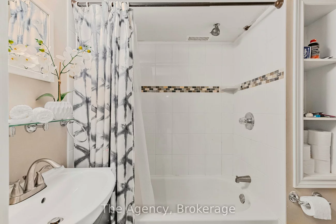 496, Pineland, 1020 - WO West, Oakville