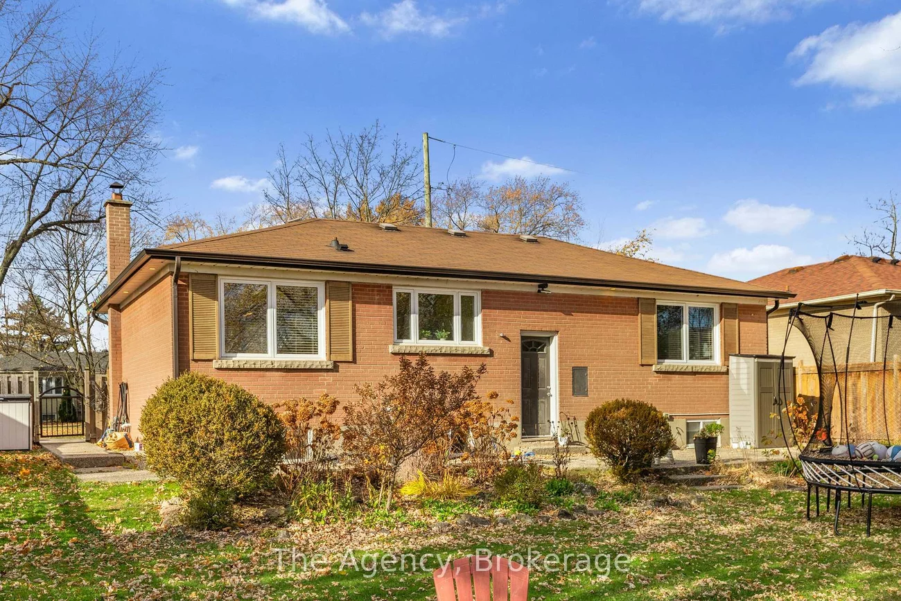 496, Pineland, 1020 - WO West, Oakville